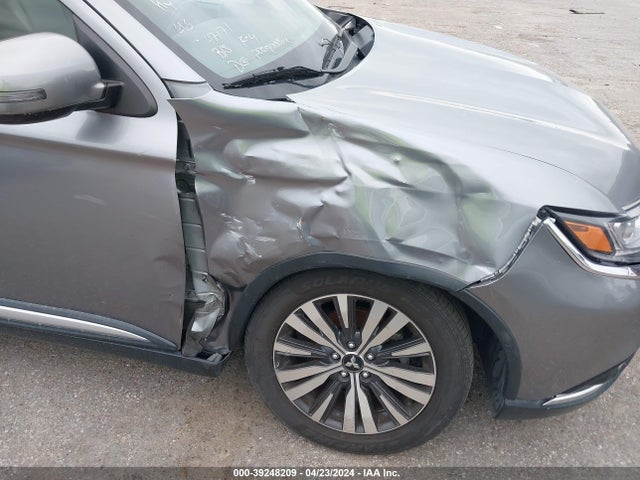 JA4AD3A30KZ049694 Mitsubishi Outlander Se