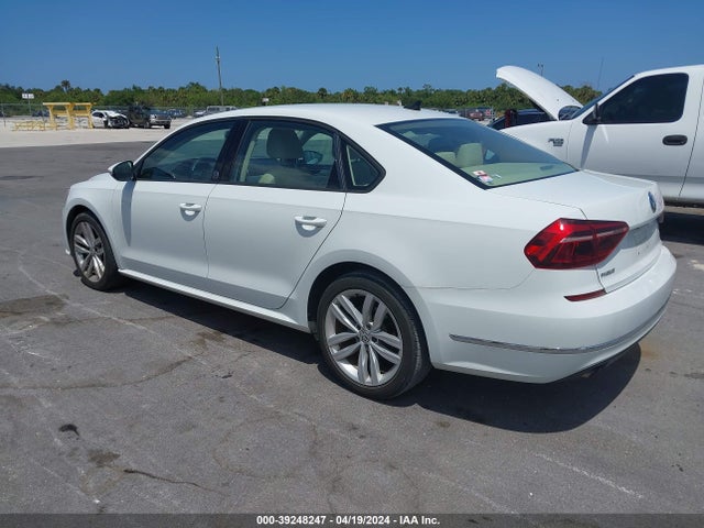 1VWLA7A36KC008081 Volkswagen Passat 2.0t Wolfsburg Edition