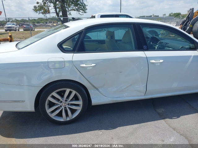 1VWLA7A36KC008081 Volkswagen Passat 2.0t Wolfsburg Edition