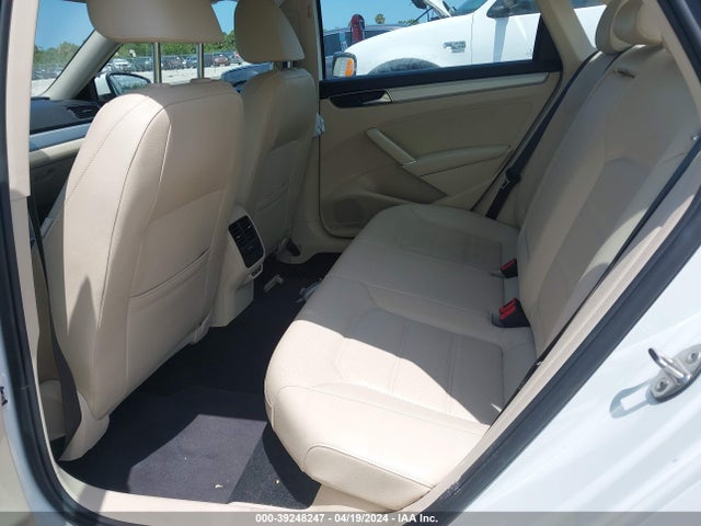 1VWLA7A36KC008081 Volkswagen Passat 2.0t Wolfsburg Edition