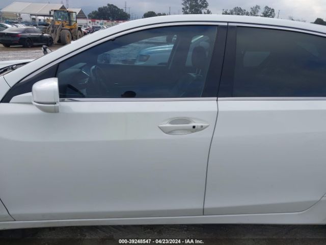 JH4KC1F56FC001085 Acura RLX