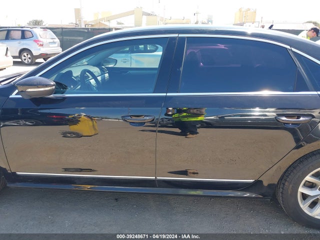 1VWAT7A37GC046136 Volkswagen Passat 1.8t S