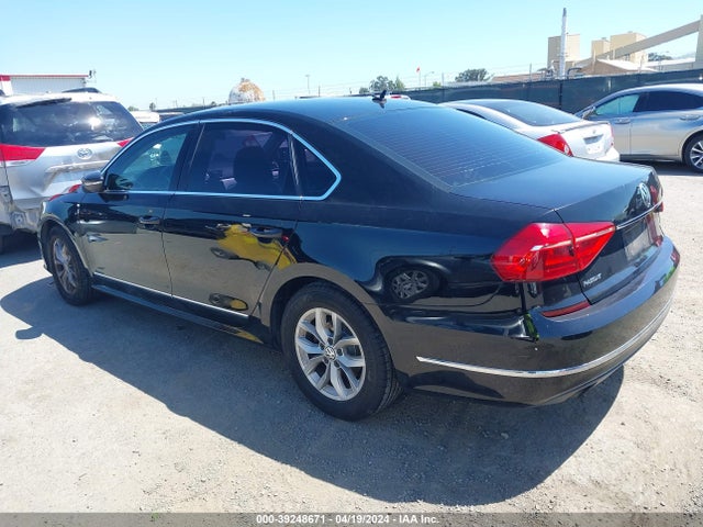 1VWAT7A37GC046136 Volkswagen Passat 1.8t S