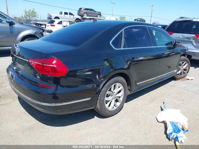 1VWAT7A37GC046136 Volkswagen Passat 1.8t S