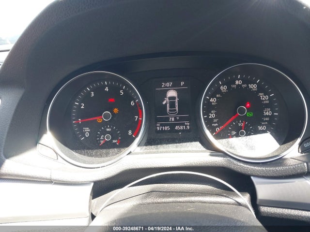 1VWAT7A37GC046136 Volkswagen Passat 1.8t S