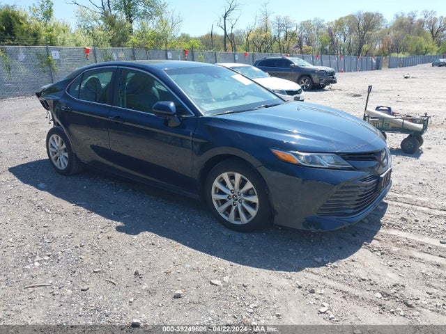 Toyota CAMRY LE 2018 4T1B11HK2JU582478 zdjęcie główne