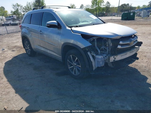 2018 5TDJZRFH3JS527315 main image