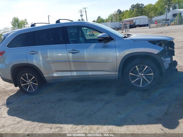 Toyota Highlander Xle 2018 5TDJZRFH3JS527315 Image 13
