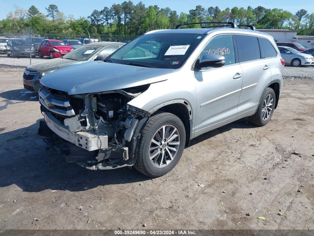 Toyota Highlander Xle 2018 5TDJZRFH3JS527315 Image 2