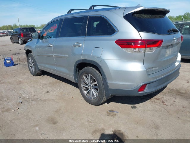 Toyota Highlander Xle 2018 5TDJZRFH3JS527315 Image 3