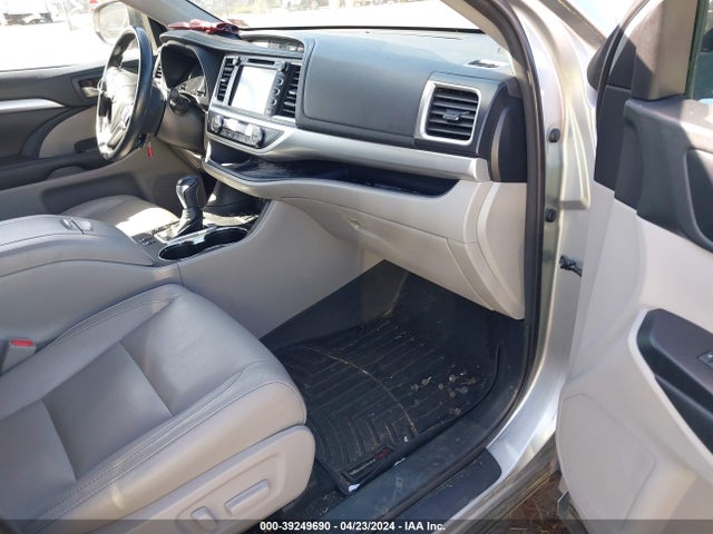 Toyota Highlander Xle 2018 5TDJZRFH3JS527315 Image 5
