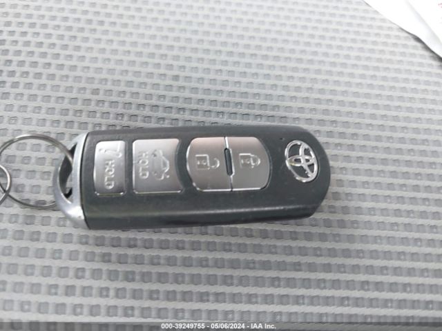 3MYDLBYV5KY505708 Toyota YARIS LE