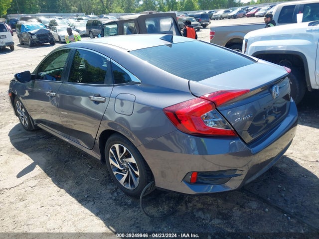 Honda CIVIC EX 2018 2HGFC2F76JH578295 Image 3