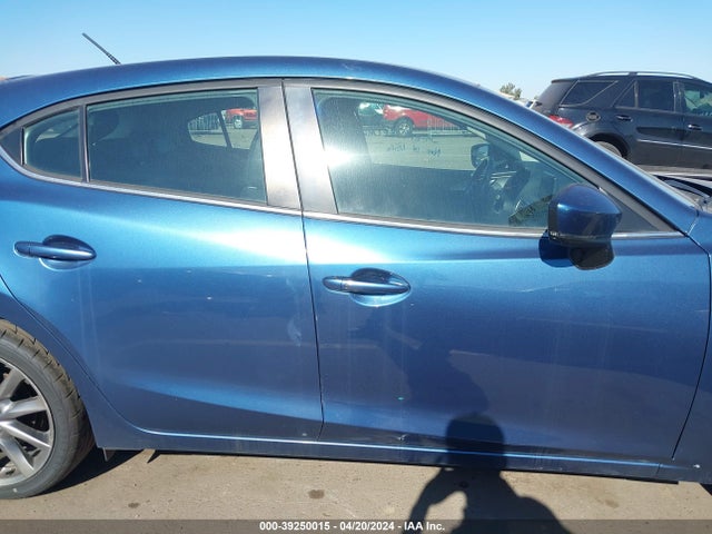 Mazda Mazda3 Touring 2018 3MZBN1L3XJM197602 Image 13