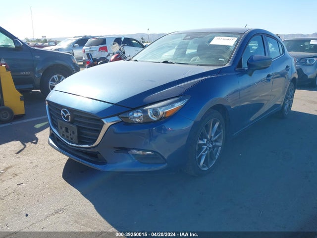 Mazda Mazda3 Touring 2018 3MZBN1L3XJM197602 Image 2