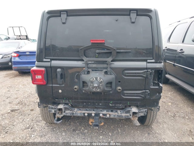 1C4HJXEG5JW247401 Jeep Wrangler Unlimited Sahara 4x4