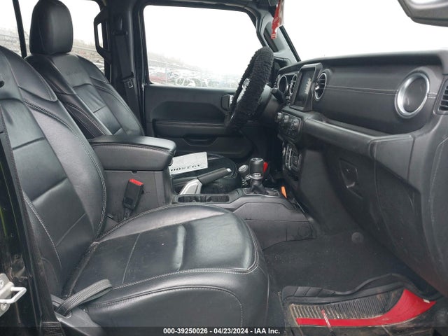 1C4HJXEG5JW247401 Jeep Wrangler Unlimited Sahara 4x4