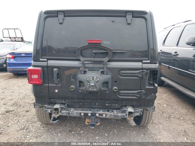 1C4HJXEG5JW247401 Jeep Wrangler Unlimited Sahara 4x4