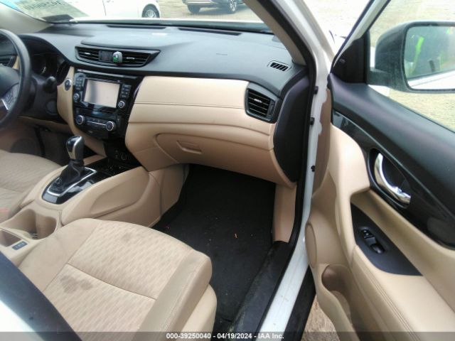 KNMAT2MV2HP539543 Nissan ROGUE SV
