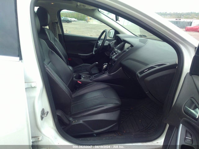 Ford Focus Titanium 2014 1FADP3N25EL353144 Image 5