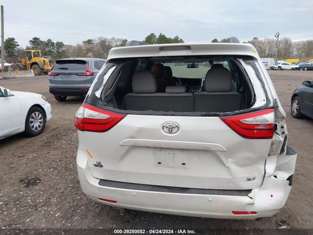 Toyota Sienna Xle 8 Passenger 2015 5TDYK3DC5FS652718 Image 16