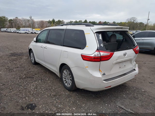 Toyota Sienna Xle 8 Passenger 2015 5TDYK3DC5FS652718 Image 3
