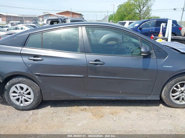 Toyota Prius Two 2016 JTDKBRFU4G3004515 Image 14