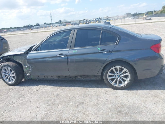 WBA8A9C59JAH13860 BMW 320i