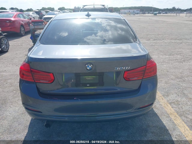 WBA8A9C59JAH13860 BMW 320i