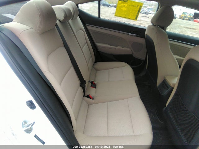 Hyundai Elantra Value Edition 2018 5NPD84LF0JH365722 Image 8