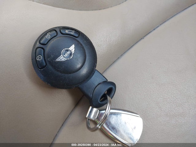 2010 MINI COOPER CLUBMAN WMWML3C52ATX37196 Photo 10