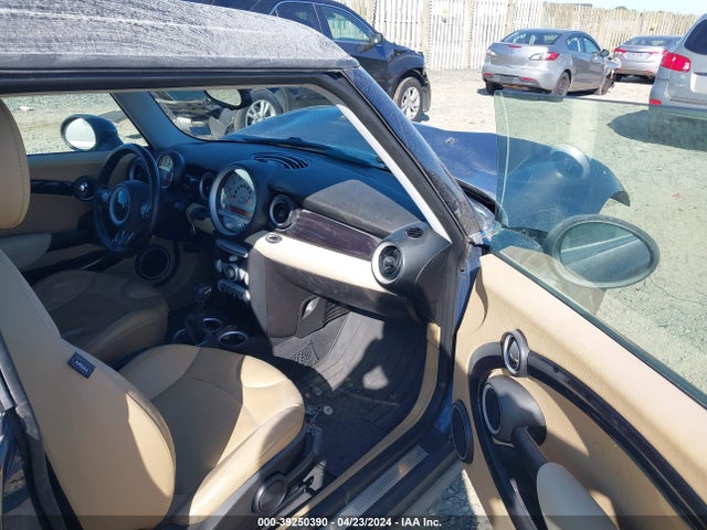 2010 MINI COOPER CLUBMAN WMWML3C52ATX37196 Photo 4