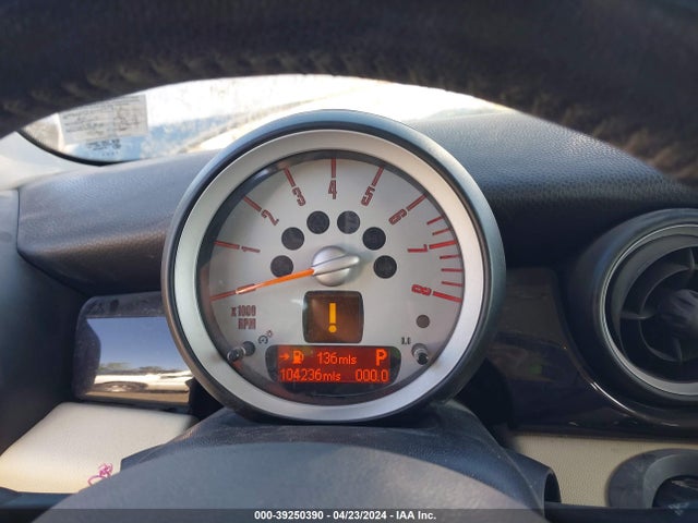 2010 MINI COOPER CLUBMAN WMWML3C52ATX37196 Photo 6