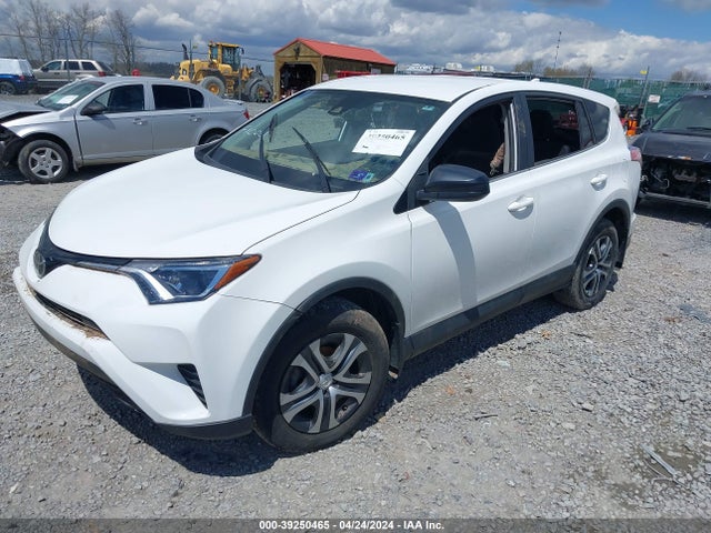 Toyota RAV4 LE 2018 2T3BFREV1JW855836 Image 2
