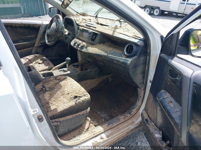 Toyota RAV4 LE 2018 2T3BFREV1JW855836 Image 5