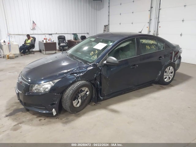 Chevrolet Cruze Ls Auto 2014 1G1PA5SH4E7287829 Image 2