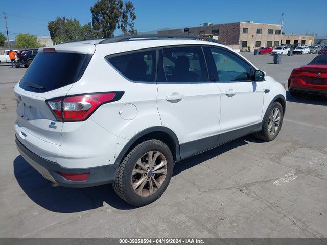 Ford ESCAPE SE 2018 1FMCU0GD1JUB28263 Image 4