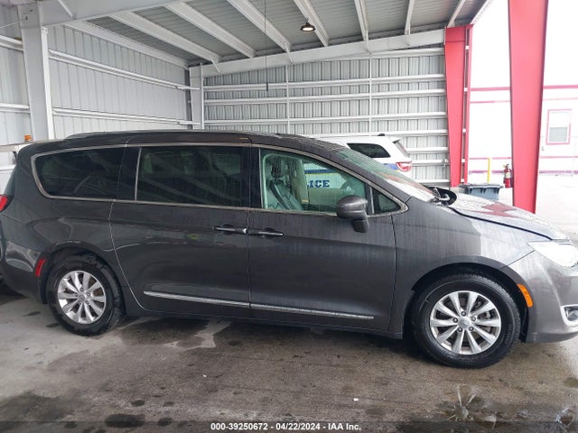 2C4RC1BG9JR149237 Chrysler Pacifica Touring L