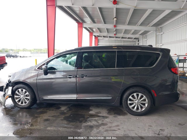 2C4RC1BG9JR149237 Chrysler Pacifica Touring L
