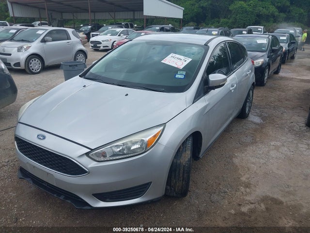Ford FOCUS SE 2016 1FADP3K20GL391081 Image 2