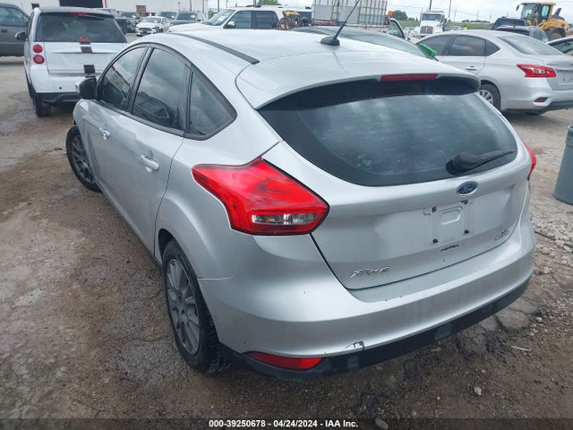 Ford FOCUS SE 2016 1FADP3K20GL391081 Image 3