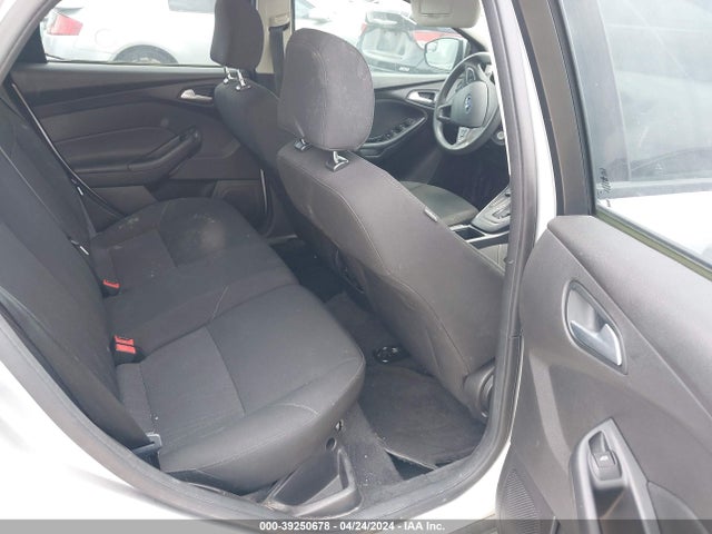 Ford FOCUS SE 2016 1FADP3K20GL391081 Image 8
