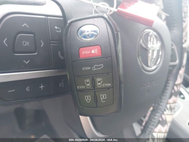 5TDYRKEC1NS087483 Toyota SIENNA XLE