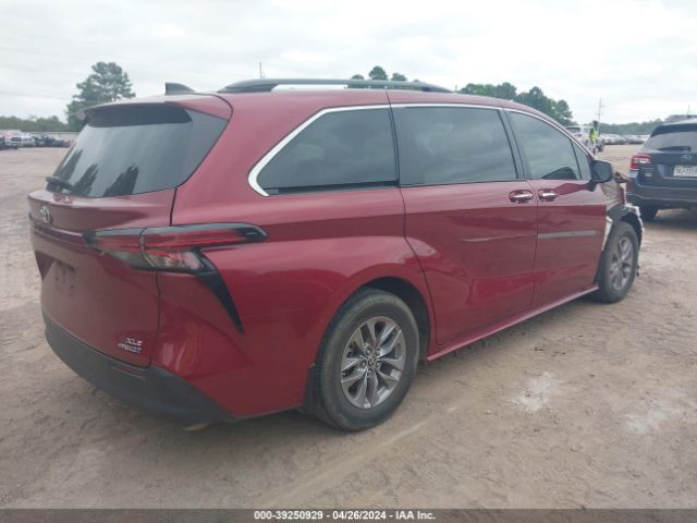 5TDYRKEC1NS087483 Toyota SIENNA XLE