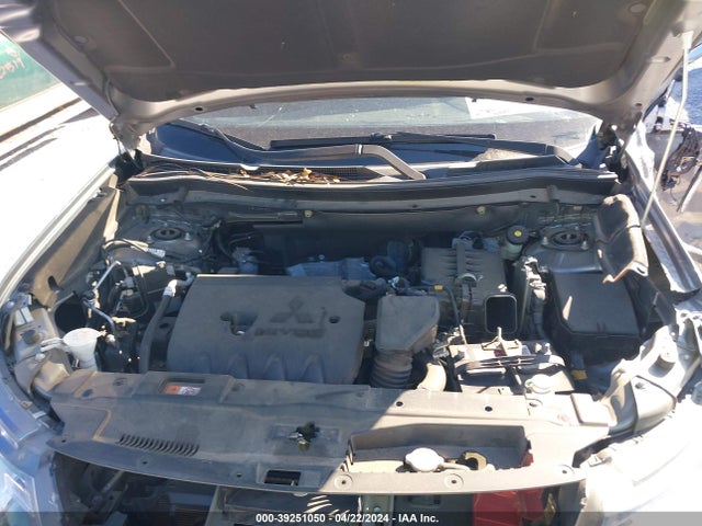 Mitsubishi Outlander Le 2018 JA4AD3A32JZ027372 Image 10
