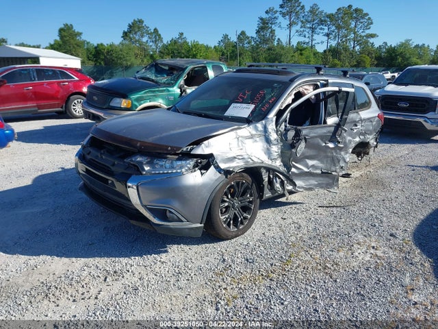 Mitsubishi Outlander Le 2018 JA4AD3A32JZ027372 Image 2