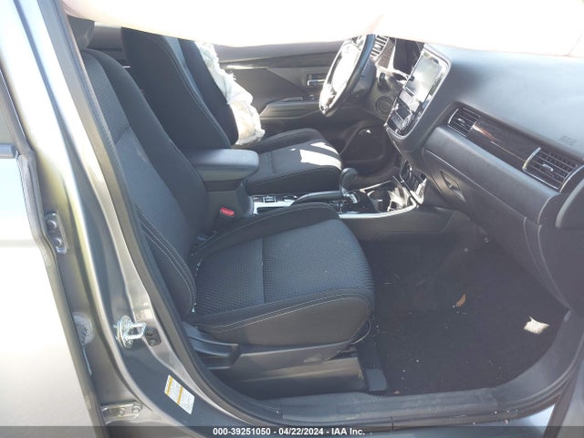 Mitsubishi Outlander Le 2018 JA4AD3A32JZ027372 Image 5