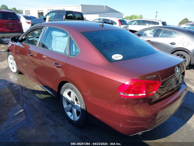 1VWAT7A32EC068252 Volkswagen Passat 1.8t S
