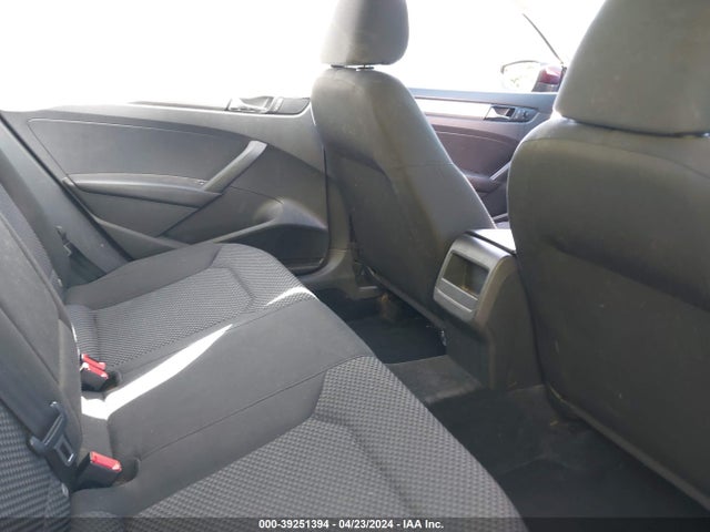 1VWAT7A32EC068252 Volkswagen Passat 1.8t S