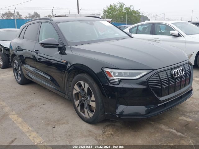 39251654 :رقم المزاد ، WA1AAAGE1NB027416 vin ، 2022 Audi E-tron Premium Quattro مزاد بيع